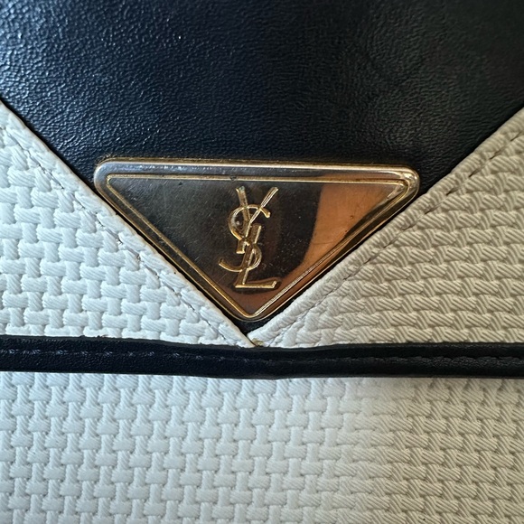 YSL clutch with chain. In excellent condition. Blue/white color w gold chain. - Picture 2 of 11